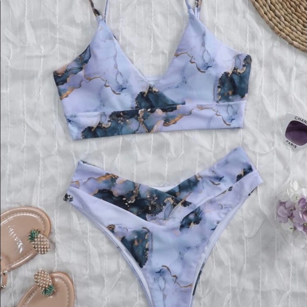 Women’s Large 2 piece swimsuit